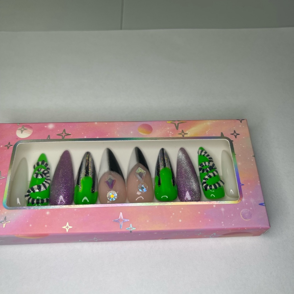 Green ooze black and white snake purple cat eye long Stilletto press-on nails - Picture 3 of 10